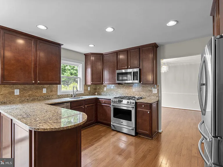 1119 Halesworth Dr — Photo 13