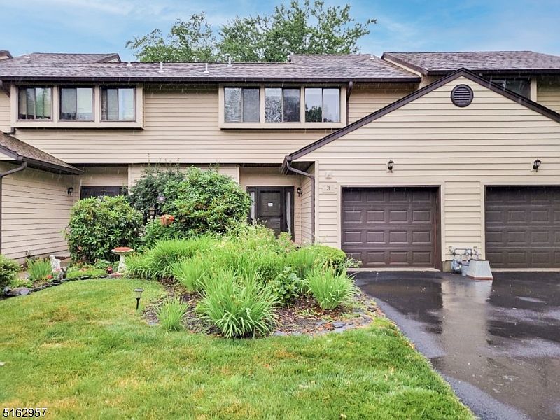 1st image of 3 Eagle Dr