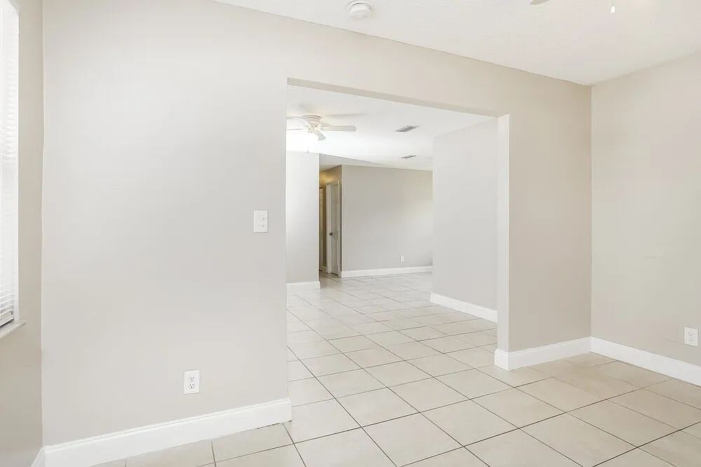 3 bed, 2.0 bath, 1325 sqft, $2,925 — Photo 4