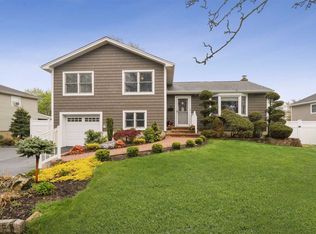 78 Silber Ave, Bethpage, NY 11714