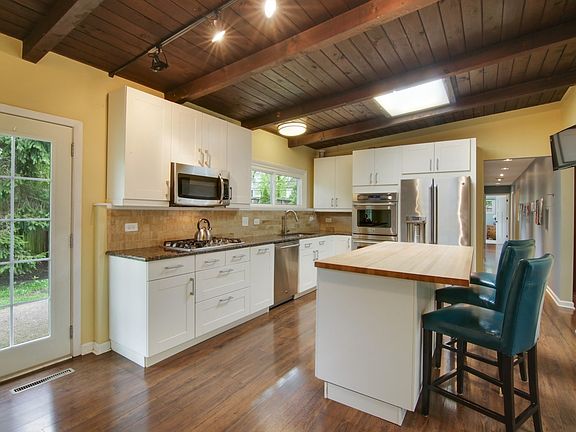 Vaulted ceilings! Beams! Skylights!