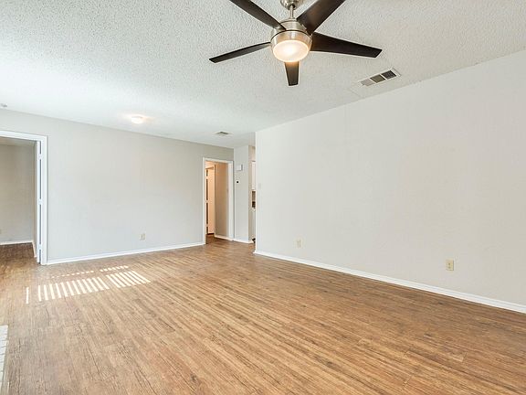 2nd image of 1110 Hyridge St