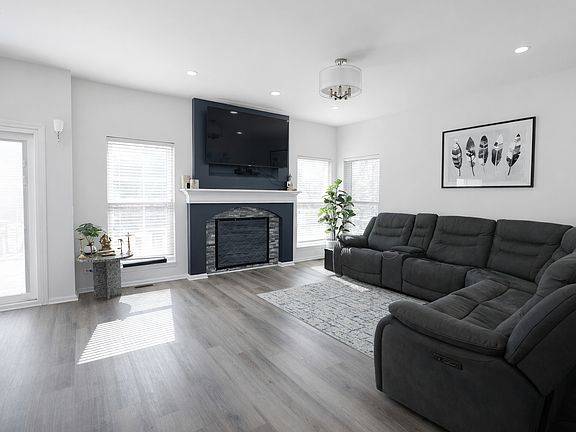 2nd image of 1048 Asbury Dr