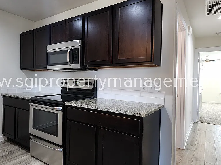 931 Robineta Ln — Photo 5