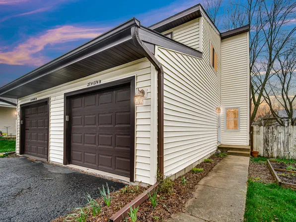 27W074 Cooley Ave, Winfield, IL 60190