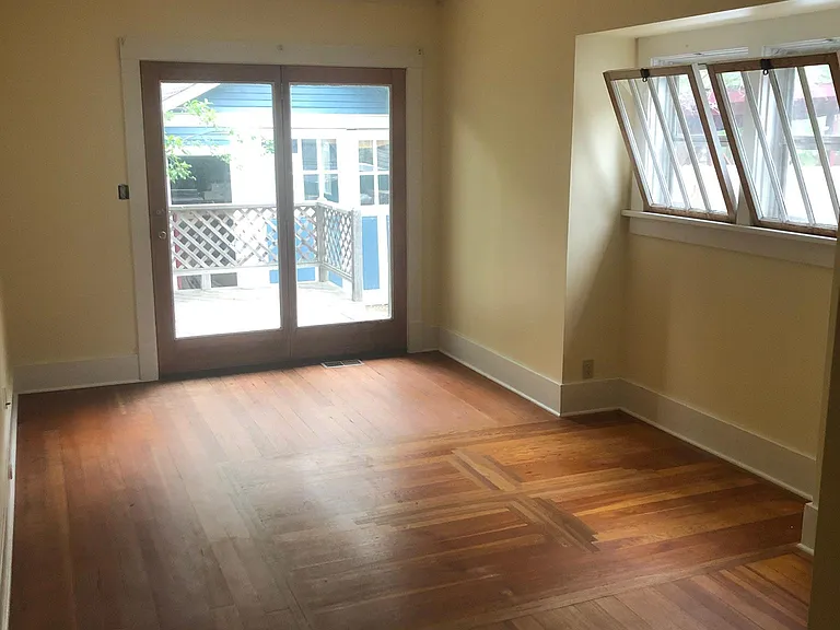 527 E Laurel St — Photo 6