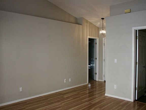 4th image of 1828 W Eaglecrest Dr