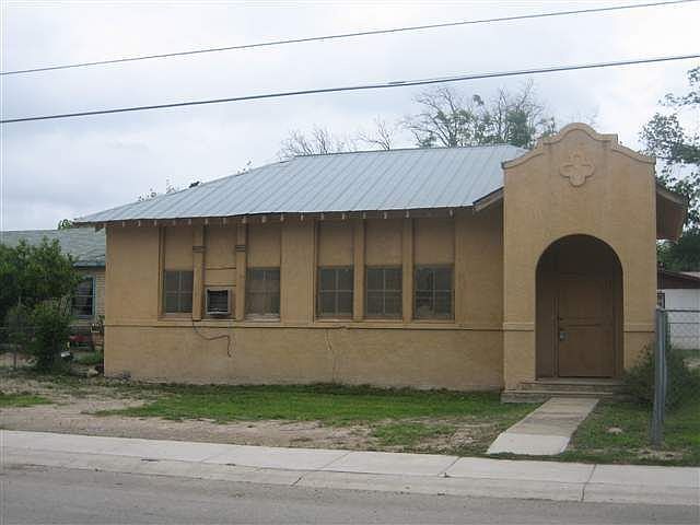2nd image of 218 Pierce St