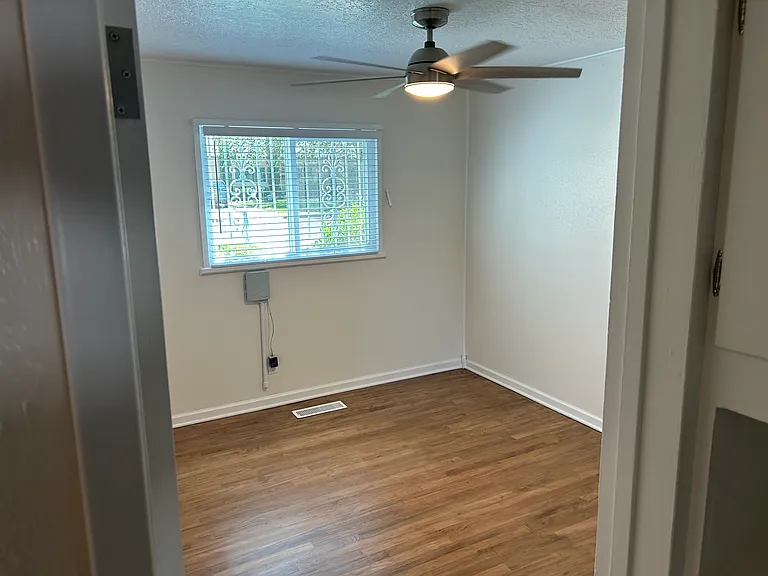 929 Georgia St SE — Photo 12
