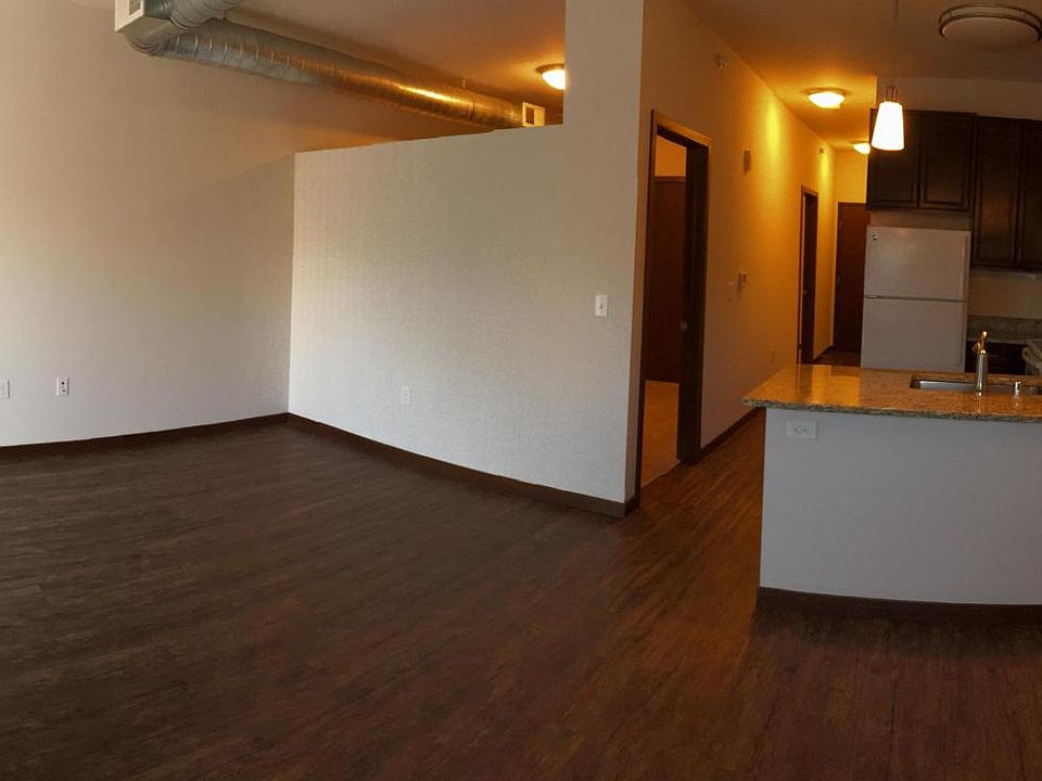 1st image of 425 W Washington Ave APT 402