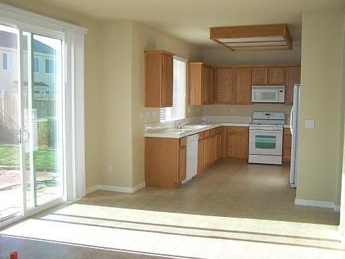 Flowing open kitchen