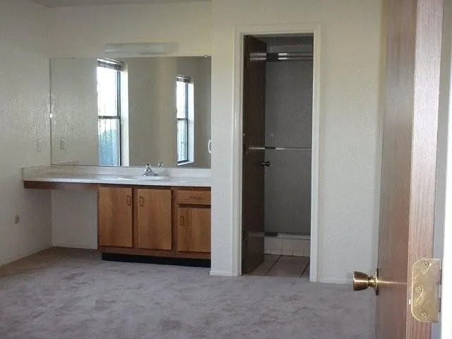 11009 Briarwood Ter NE — Photo 11
