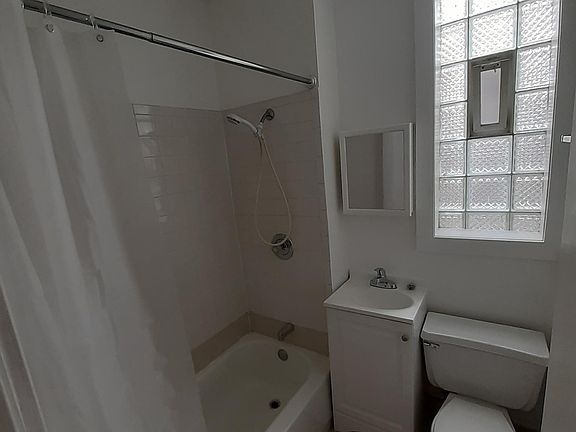 4th image of 208 N California Ave #3