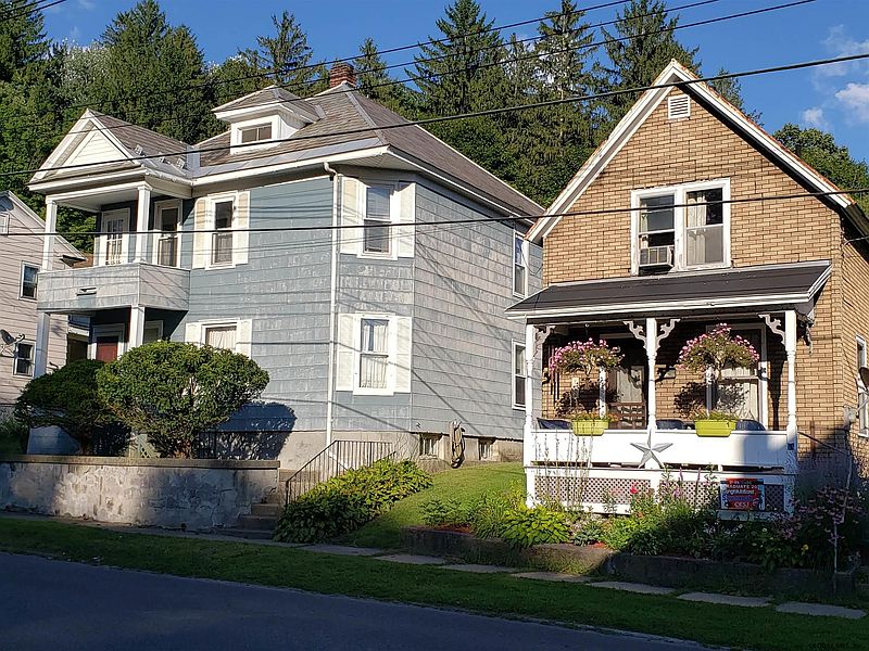 4th image of 58 N DIVISION Street