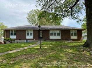 1204 SW Skyline Dr, Blue Springs, MO 64015