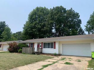 307 Brookside Dr, Jacksonville, IL 62650