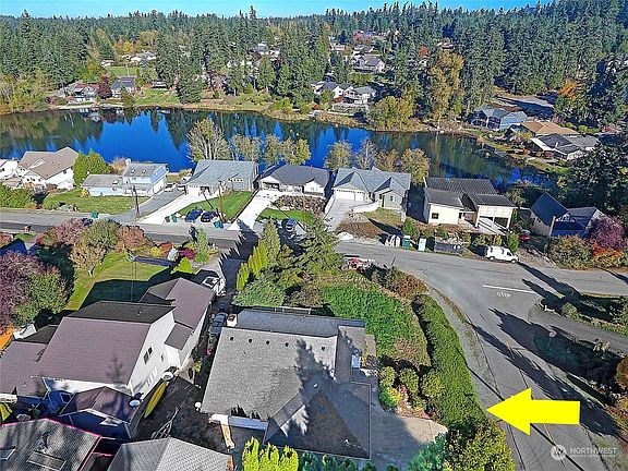4th image of 341 Edinburgh Drive
