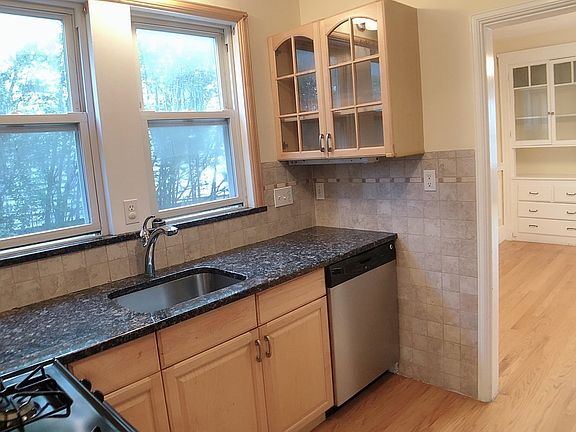 5th image of 31 Gilbert Rd Floor 2