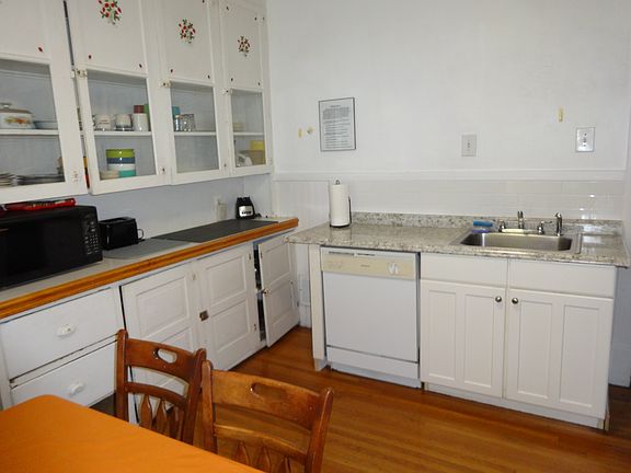2nd image of 187 Kenmore Ave