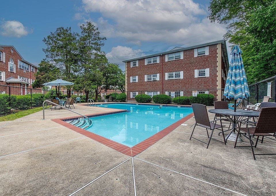 1st image of 11 Cass St APT 4