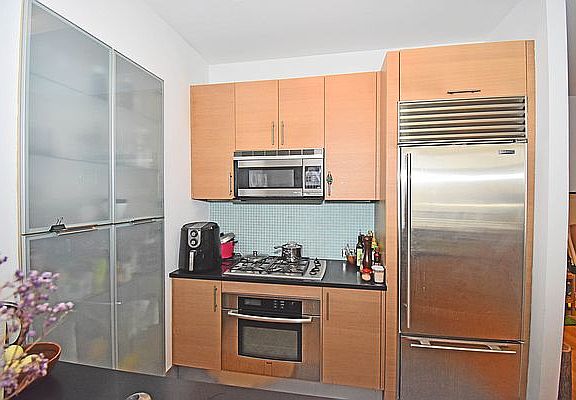 5th image of 325 5th Ave APT 15G