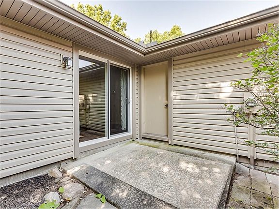 3rd image of 10098 Hideaway Cv