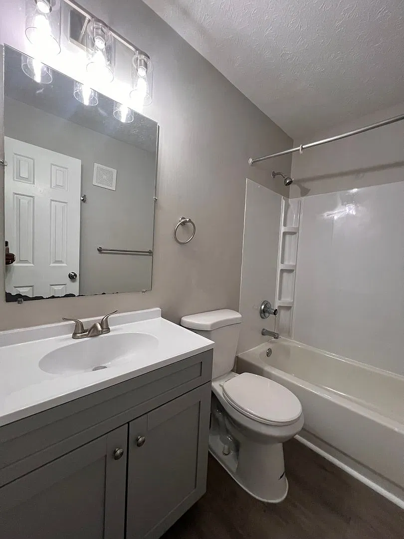 2817 Greenwood Ave — Photo 4