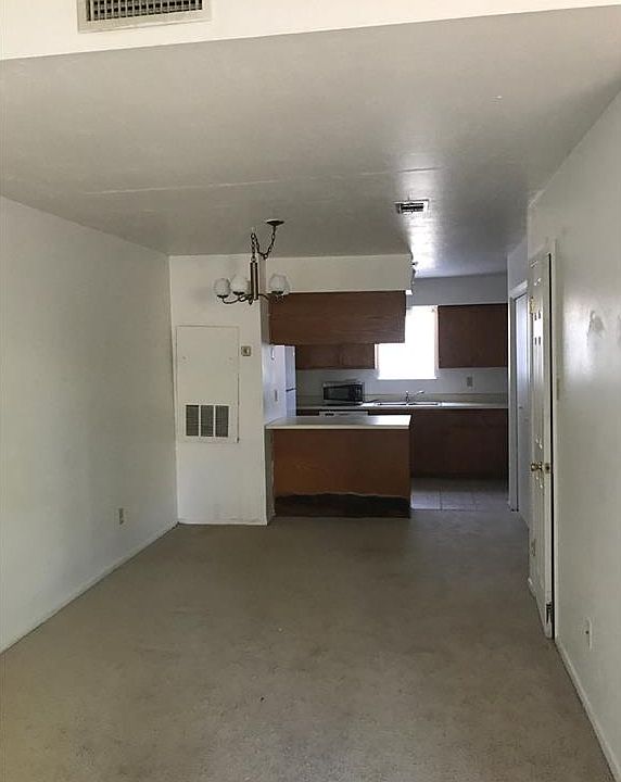 1st image of 1002 Autumn Cir APT D