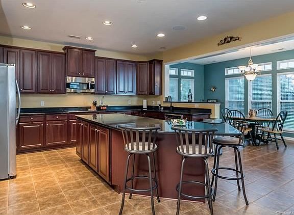 5th image of 15405 Troubadour Ln