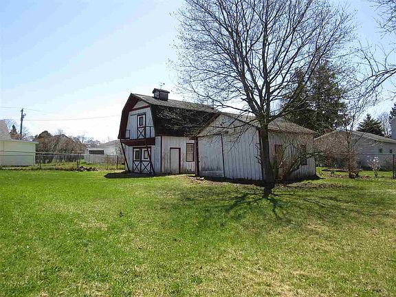 3rd image of 539 Manistique Ave