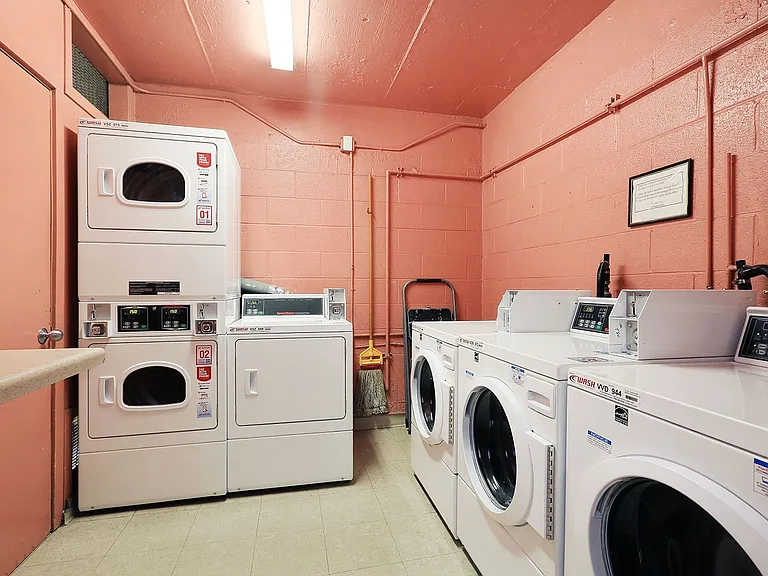 Central and Grand Apartments — Photo 7