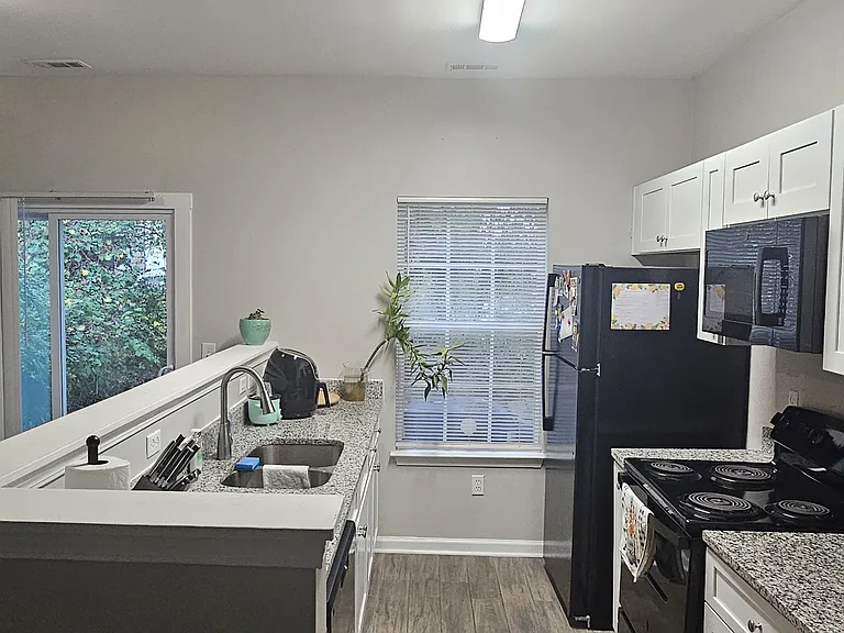 Moton Ave SW — Photo 14