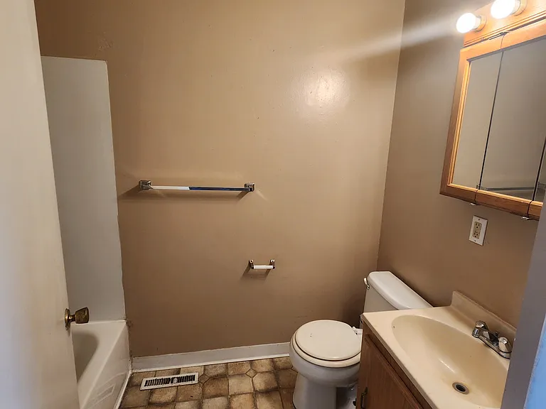 1310 E North St #24 — Photo 7