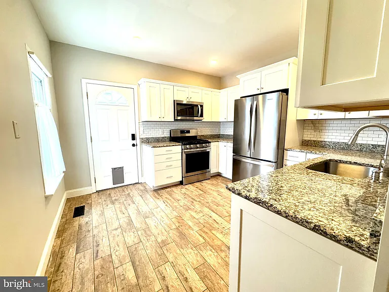 425 Juniper St — Photo 10