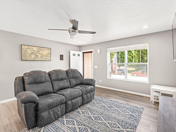 4th image of 809 34th St SW
