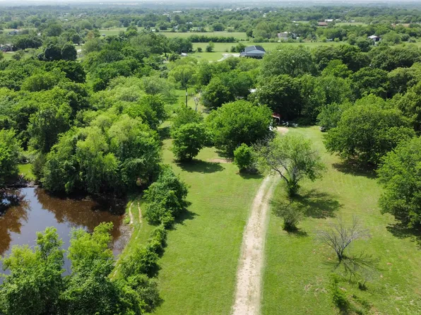 806 Old Base Rd, Aurora, TX 76078
