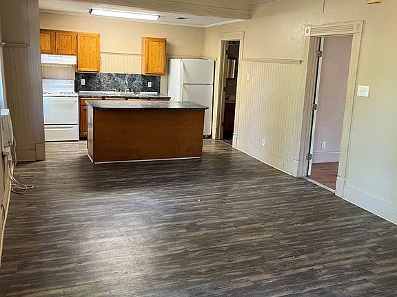 Kitchen/ Living Room