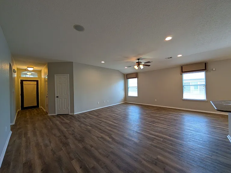 2937 Post Oak Cir — Photo 8