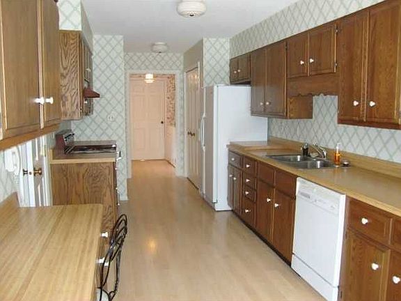 3rd image of 5329 Thicket Hill Ln