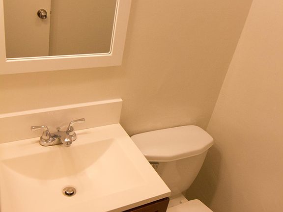 5th image of 1620 Brockton Ave APT 3