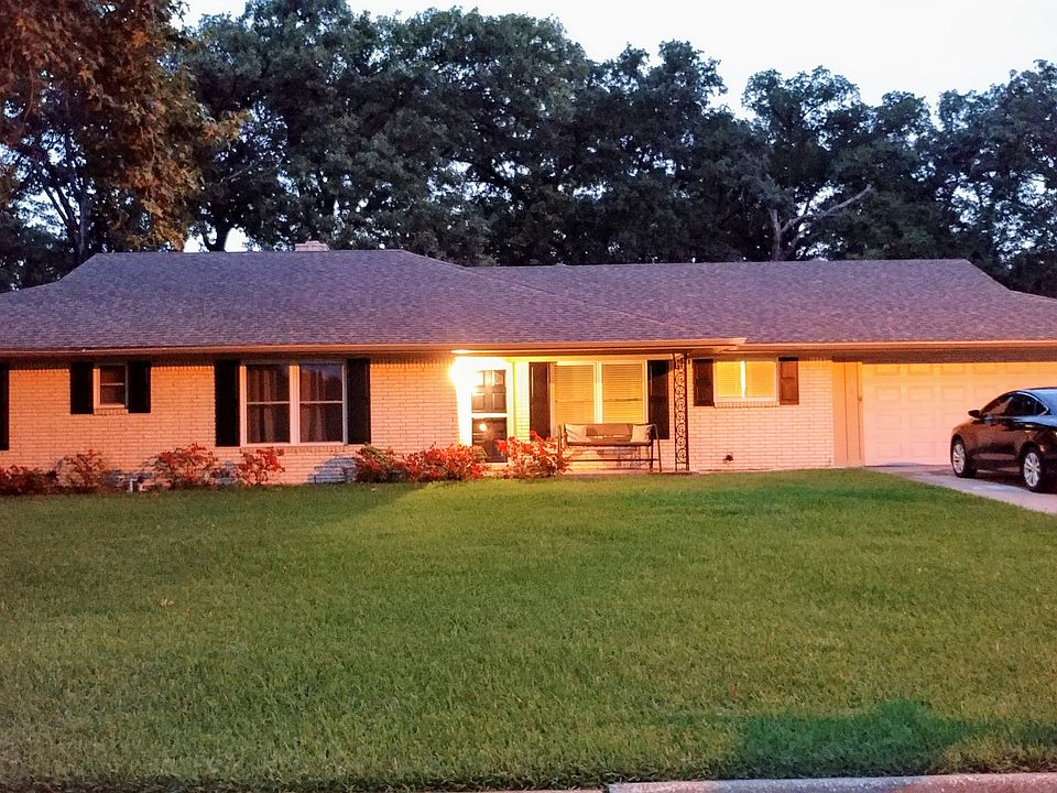 1st image of 320 Woodcrest Cir