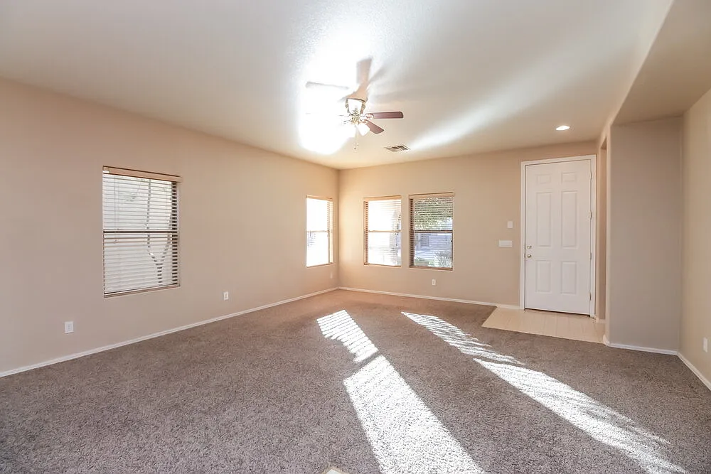 3 bed, 2.0 bath, 1818 sqft, $2,125 — Photo 2