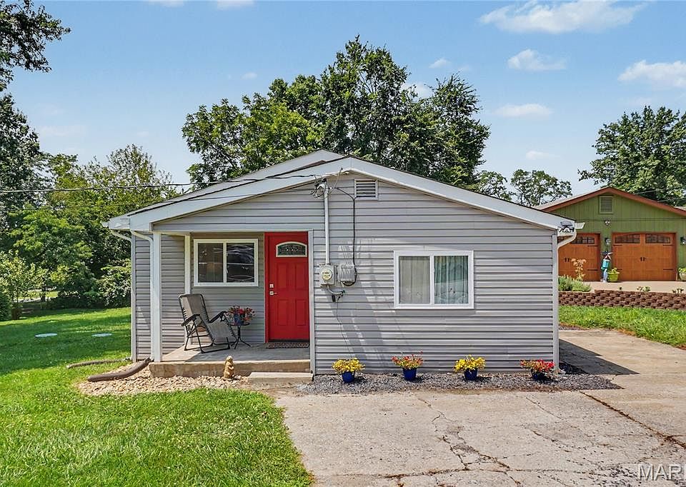 1st image of 31 Plackemeier Dr