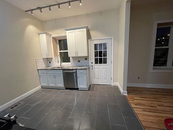2nd image of 520 S Winebiddle St Floor 1