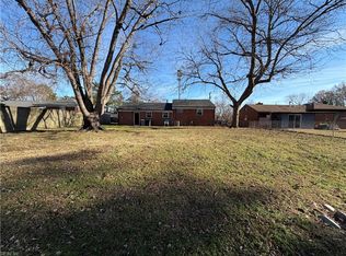 19 Plantation Dr, Hampton, VA 23669