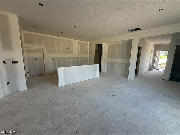 5th image of 2073 Glenmont Dr