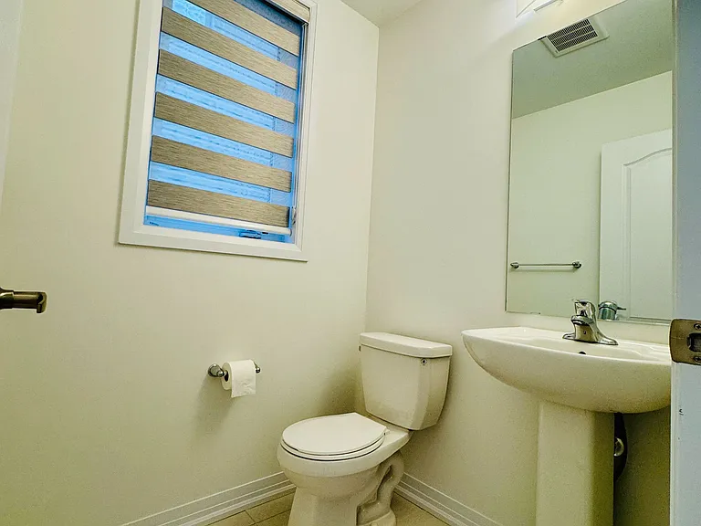52 Cresthaven Hts — Photo 4