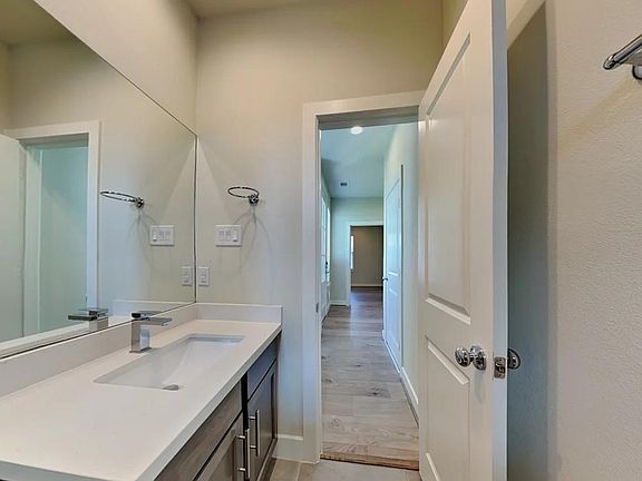 4th image of 703 Wilshire Brook Ln