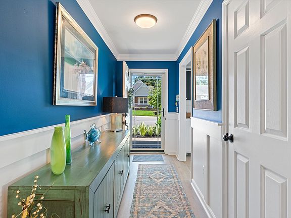 4th image of 725 Forest Glen Cir
