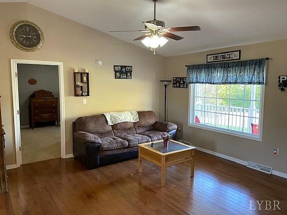 3rd image of 545 Lee Grant Ave